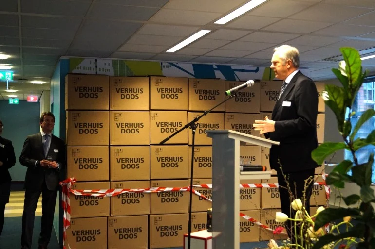 onthulling wand illustratie